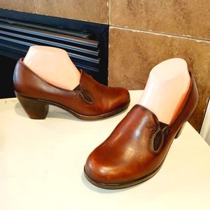DANSKO Beth Round Toe Leather Slip On Pumps Heels